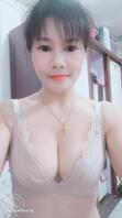 在超市上班的姐姐，奶子真大，看了就想吃，这样的身材你可以射几次
