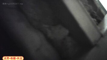 10.偷拍女邻居洗澡，早上看到人妻送孩子上学，漏着大奶，好想胸推呀。