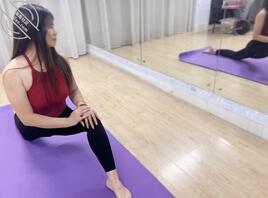 老A8瑜伽 劈叉  露脸 我今天带舅妈来看了1