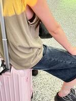 火车站路遇漏奶子女孩