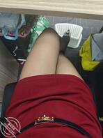 《我的骚货情人》黑丝无内露出1