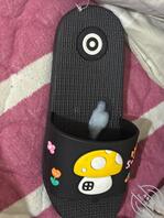 妈妈的拖鞋香啊，鸡吧忍不住了啊好，这精液就想从嘴里流出来一样0