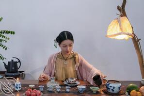 厕拍偷拍毛毛上厕所 骗到没人的地方喝酒这样可以慢慢欣赏你的黑逼2