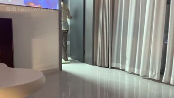 189、骚姐的逼里全是水，骚逼当然就要内射！