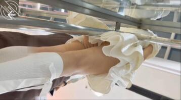 （精品转载）抄底极品美女的黑森林