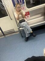 地铁随便拍的白袜0