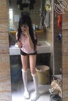 （女大被偷拍）出去吃东西好像被偷拍了，日常发骚求操。