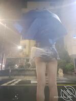女大学生深夜超短裙露出