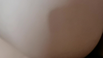 在钢琴教室把钢琴老师给艹了，真的水好多，完全受不了。