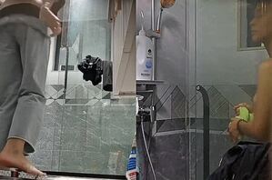 偷拍女同事洗澡