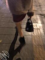 分享-大晚上出来骚的母狗，从小区这个门走到另一个门进小胡同了0