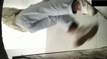 原创厕拍天下女&mdash;全景拍摄几位颜值不错水润肥美鲍鱼妹子喷尿