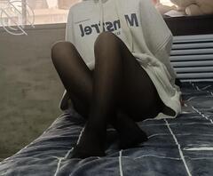 好不容易哄骗妹妹拍的丝袜照，微露！2