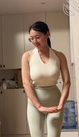 毫无防备的被我拍，不知道我已经把她放在网站上，希望早日被大哥勾引拿下2