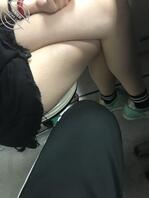 【偷拍】在上课时偷拍女大学生，超短裤和大白腿看得我很硬1