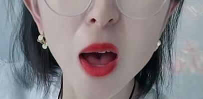 精液容器系列 身边人妻熟女的骚嘴红唇 有没有你喜欢的骚嘴？喜欢就射进去2