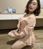 今天拿哥哥的手机玩，发现存了很多妈妈的照片，这些照片我都没在妈妈朋友圈看1