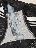 打胶撸射妈妈的内裤