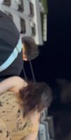 （极品美女偷拍视频）吊带裙超美美女和废物男友晚上逛街，狠狠偷拍骚B裙底