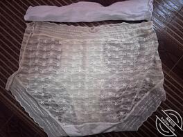 小姨子刚洗好的内裤和小白袜1