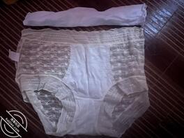 小姨子刚洗好的内裤和小白袜2