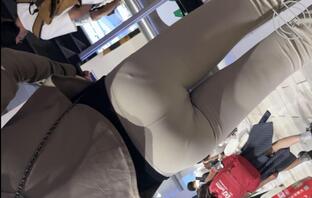 坐高铁时遇到的超级翘臀，真不敢想要是拥挤的地铁会有多享受0