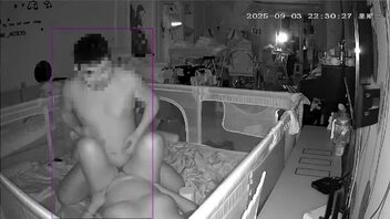 自家客厅摄像头，绝对真实夫妻