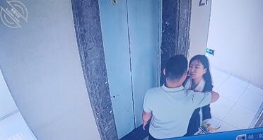 贱女人，被包养的小骚包，今天被男朋友抓到了