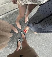 出来吃个饭都穿那么骚出门0