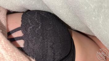 老婆的75C奶子，打飞机正好合适，海友亮出你们老婆的奶罩吧2