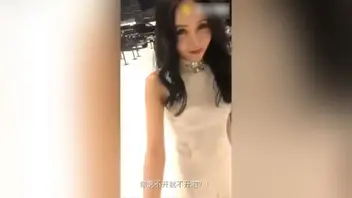 北京车展被富二代塞跳蛋大胆调教视频外泄！她粉嫩小穴里塞着粉色跳蛋，富二代手机一按启动键，嗡嗡声直冲脑门2