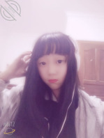 刚上高中的小女生，很骚也很嫩0