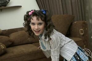 国外小萝莉（已成年）