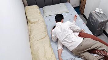 【原创视频】洗脸老师一个月没被她老公艹了，大姨妈刚走就被我抢先一步操0