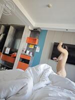 爸爸们，被偷拍了，你们喜欢不，留言给我。我会回的2