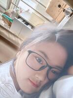 反差眼镜骚逼互相交流1