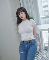 丰满肉感的韩国美少女模特沙发漏点诱惑写真-孙艺恩0