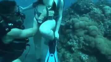 女学员与教练深海性爱