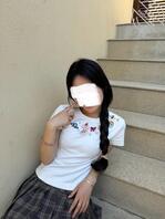 （真实绿帽）本人绿帽帮06年大学女友脱掉内裤，掰开骚逼自慰求重口辱骂射屏