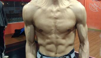 大学生找炮友约，身高180cm，体重68公斤，有腹肌，喜欢少妇，小姐姐2