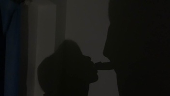 【淫妻】骚妻的舌头很会舔