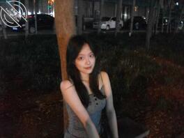 母狗裸舞，爸爸们还想看什么呀，发在评论区，母狗都会满足爸爸的2