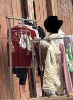 @昭通偷拍真刺激刚晾晒完看着她走了就跑过去拍照给兄弟们看过几天更新她内裤0