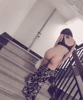 姐姐就喜欢在外面露出，说这样很刺激