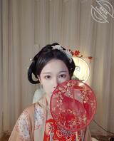 三个姐姐都好骚，真想跟她们做爱。0