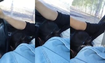 开车回家的路上老婆发骚非得吃鸡吧