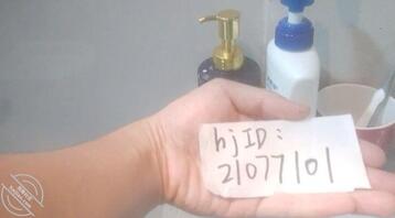 (原创)怨恨让我把魔爪伸向了母亲,愤怒的我将洗澡的老妈给强干了。1