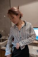 美女挺配合的拍照！2