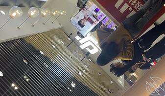 偷拍牛仔裤美女，这臀绝了2