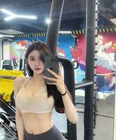 继续露脸母狗，健身超极品0